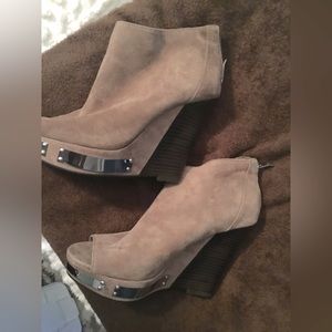 Vince Camuto wedged sandals